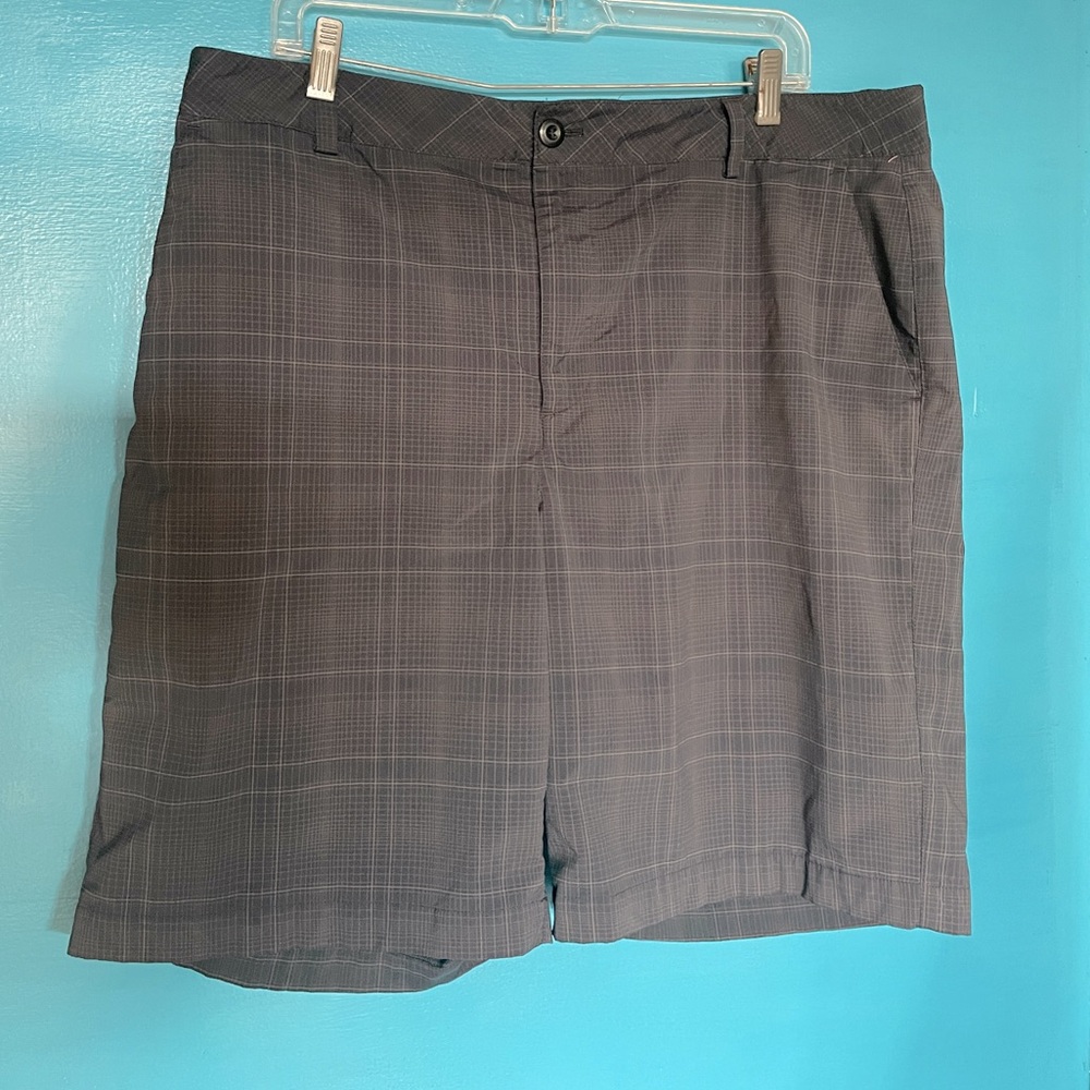 Under Armour Gray Flat Front Athleisure Shorts - SZ 38.